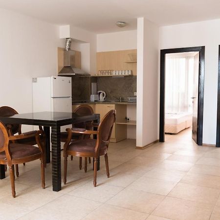 Vm Apartments Robinson Beach Pomorie Eksteriør bilde