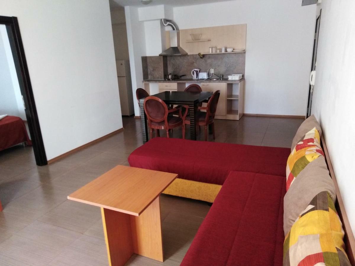Vm Apartments Robinson Beach Pomorie Eksteriør bilde