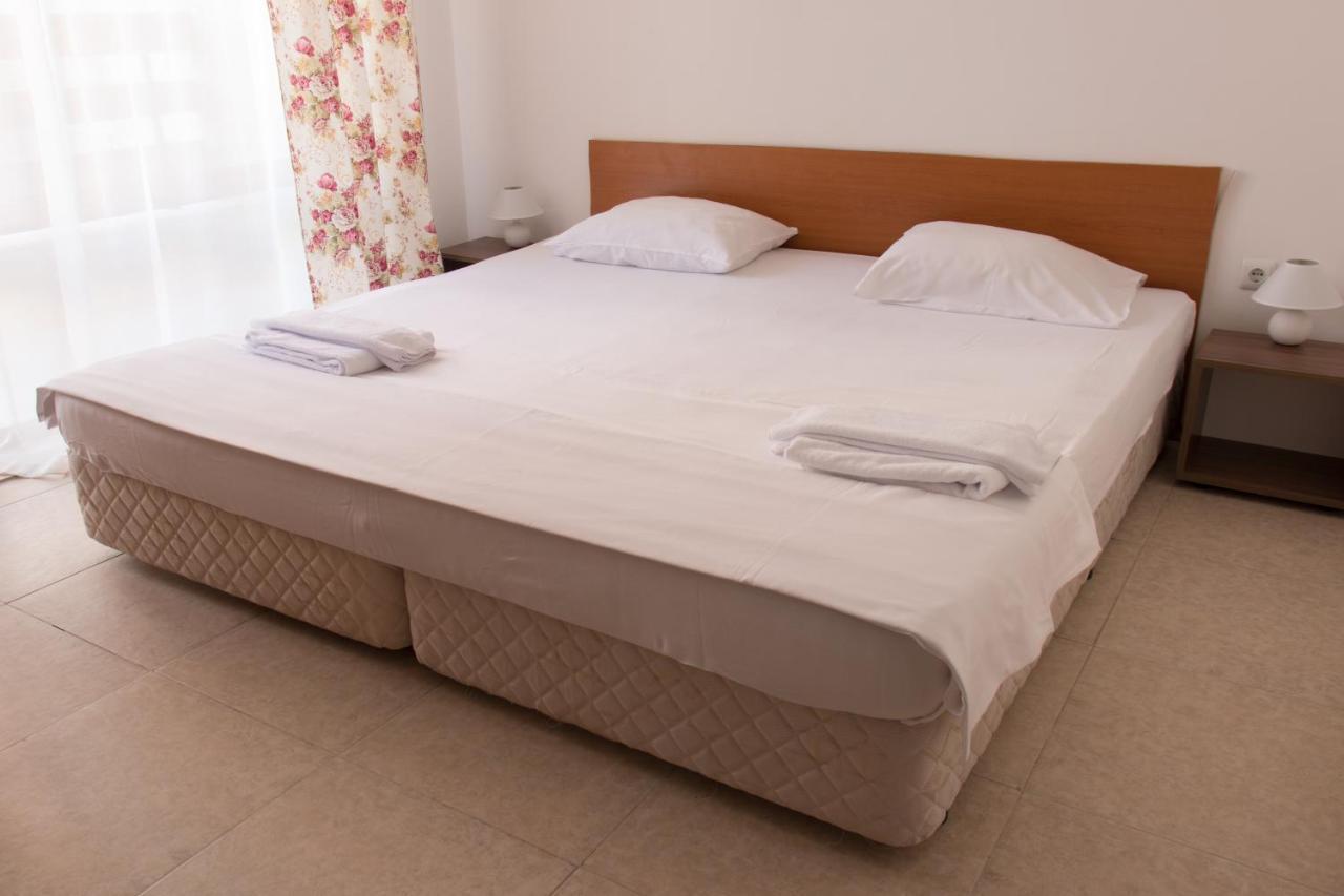 Vm Apartments Robinson Beach Pomorie Eksteriør bilde